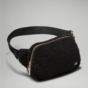 Limited edition Lululemon fleece bag